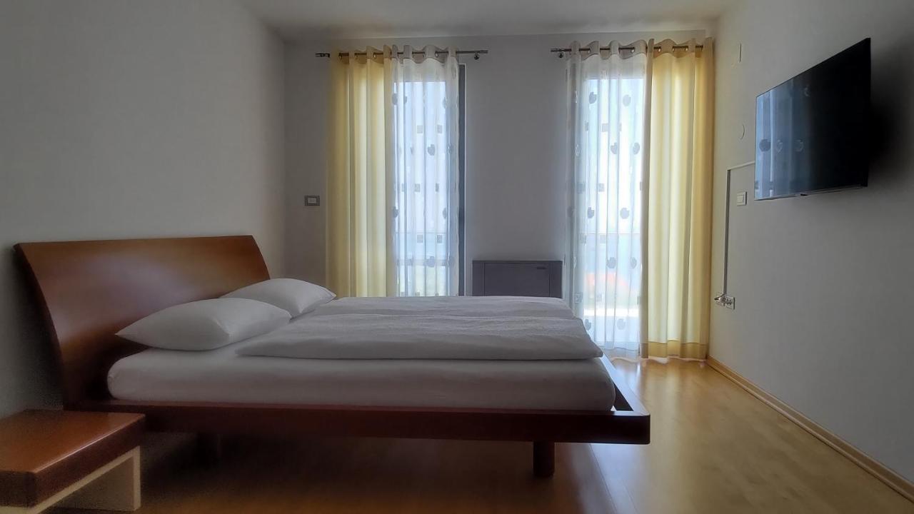 Apartmaji Palea Izola Esterno foto
