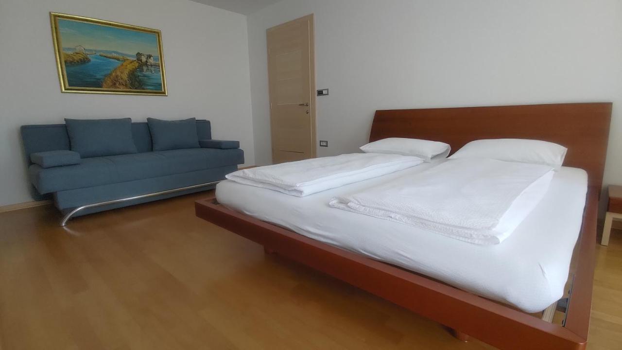 Apartmaji Palea Izola Esterno foto